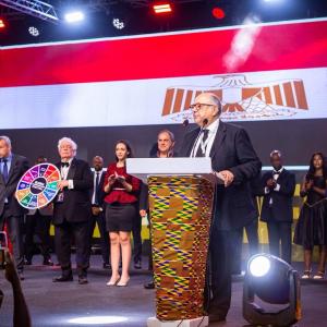 الأستاذ باهر غبور يتسلم درع استضافة Global Entrepreneurship Festival 2026 بالقاهرة